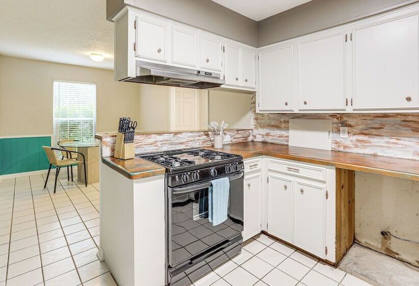 Pearland Home W/ Patio, 21 Mi To Downtown Houston!