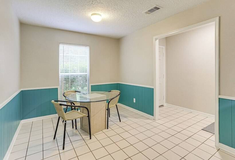 Pearland Home W/ Patio, 21 Mi To Downtown Houston!
