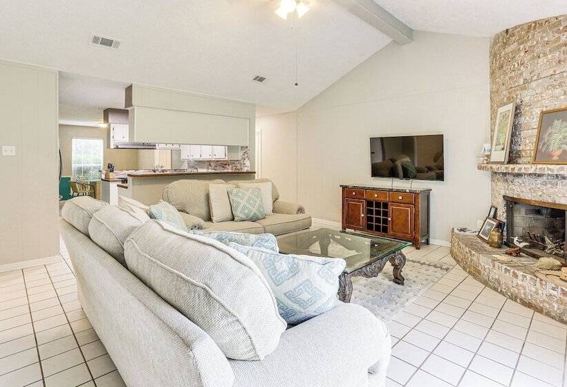 Pearland Home W/ Patio, 21 Mi To Downtown Houston!