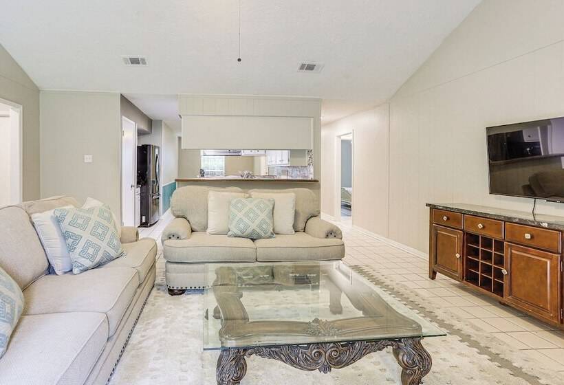 Pearland Home W/ Patio, 21 Mi To Downtown Houston!