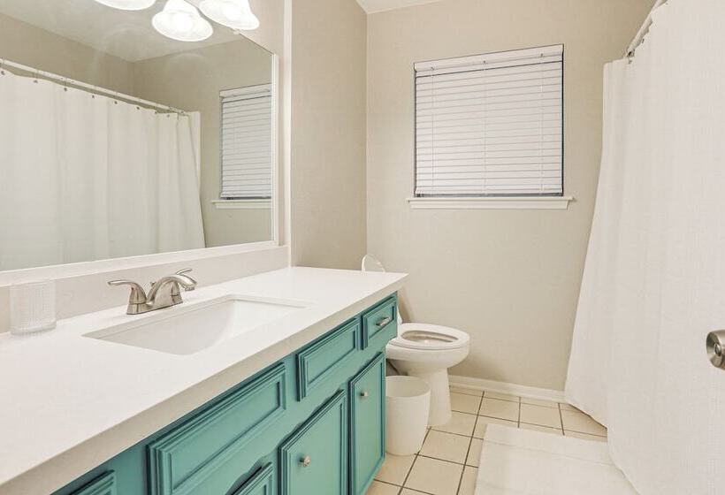 Pearland Home W/ Patio, 21 Mi To Downtown Houston!