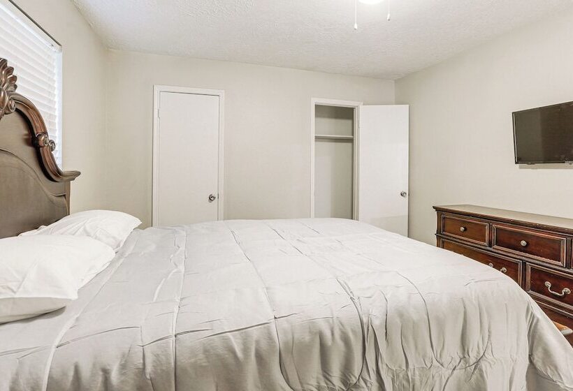 Pearland Home W/ Patio, 21 Mi To Downtown Houston!