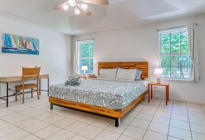 Pensacola Home W/ Large Yard: 4 Mi To Beach