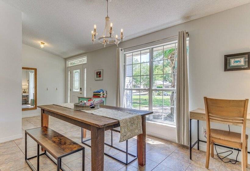 Pensacola Home W/ Large Yard: 4 Mi To Beach