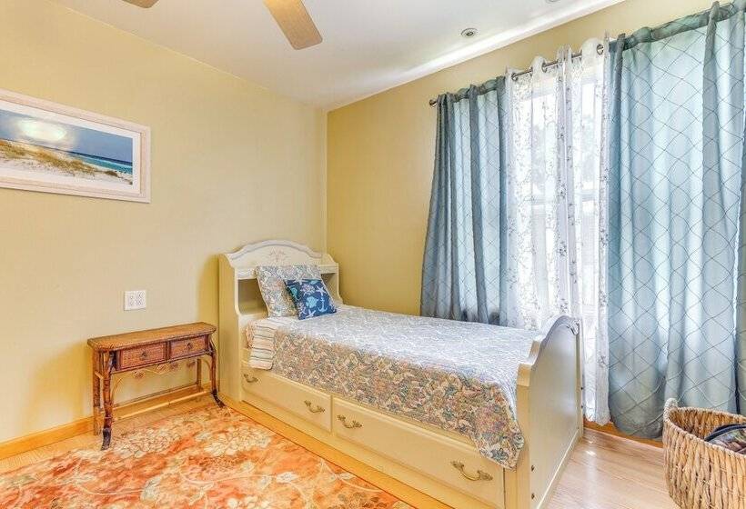 Pensacola Home W/ Private Spa: Walk To Beach!
