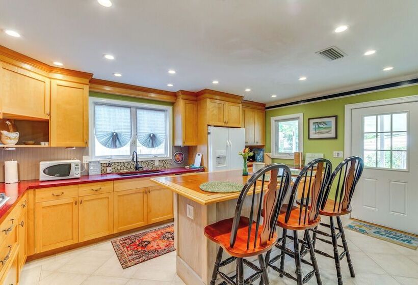 Pensacola Home W/ Private Spa: Walk To Beach!