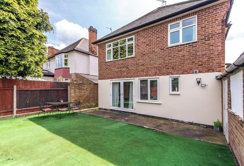 بنسيون Bramcote House