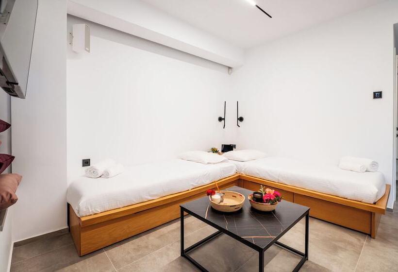 펜션 Cardamilia Suites