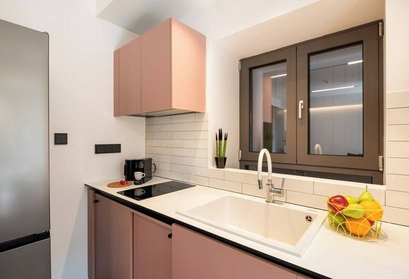 펜션 Cardamilia Suites