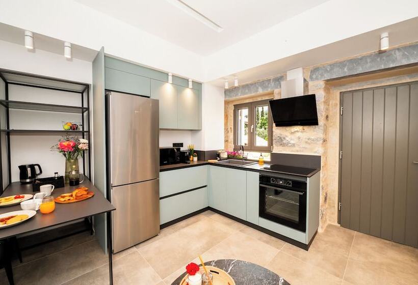 펜션 Cardamilia Suites