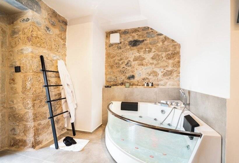 펜션 Cardamilia Suites