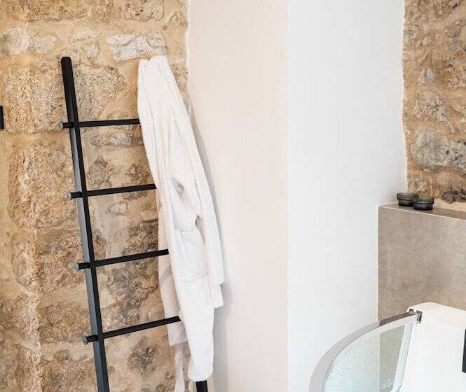 펜션 Cardamilia Suites