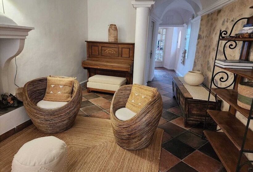 ペンション La Belle Histoire