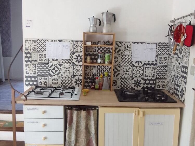 膳宿费 Les Favouilles