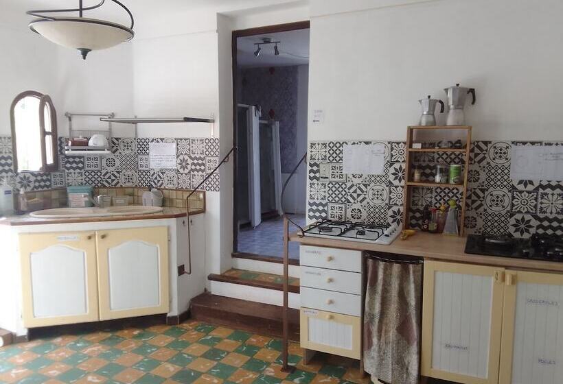 פנסיון Les Favouilles