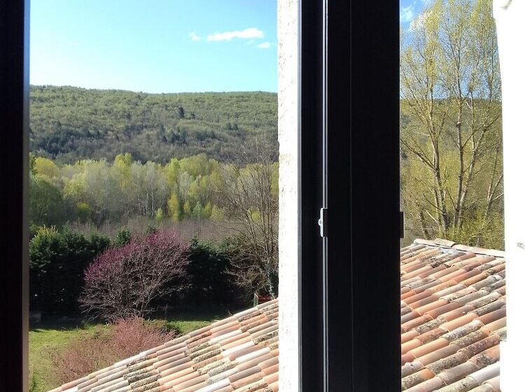 פנסיון Les Favouilles