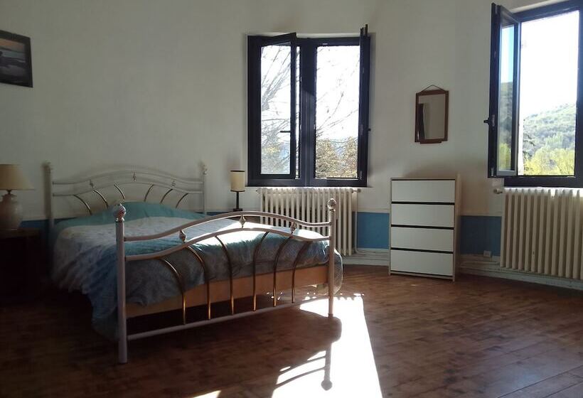 פנסיון Les Favouilles