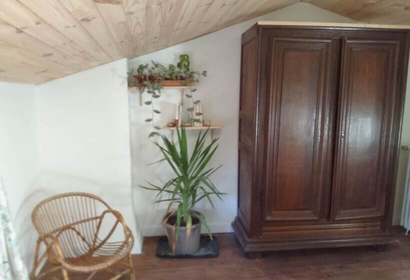 膳宿费 Les Favouilles