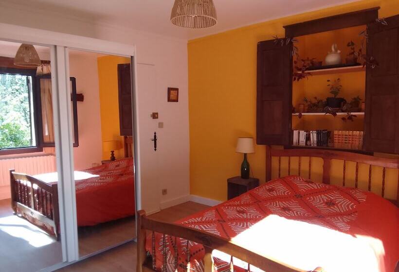 פנסיון Les Favouilles