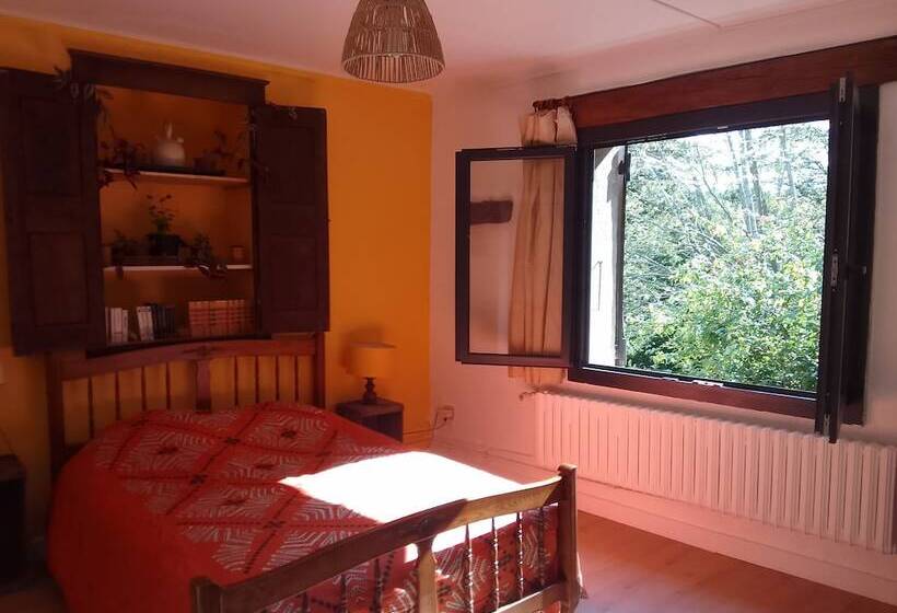 פנסיון Les Favouilles