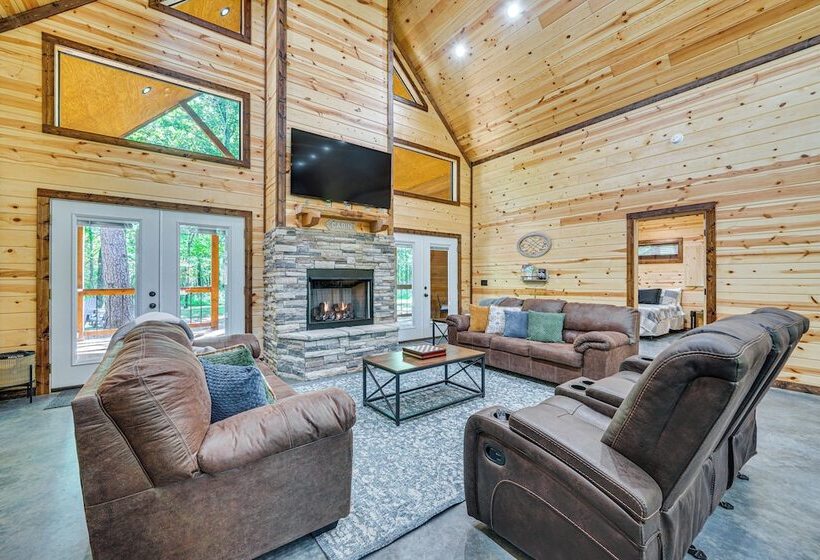 Pet Friendly Broken Bow Cabin W/ Private Hot Tub!