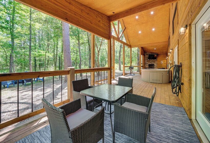 Pet Friendly Broken Bow Cabin W/ Private Hot Tub!