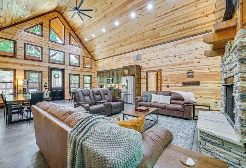 Pet Friendly Broken Bow Cabin W/ Private Hot Tub!