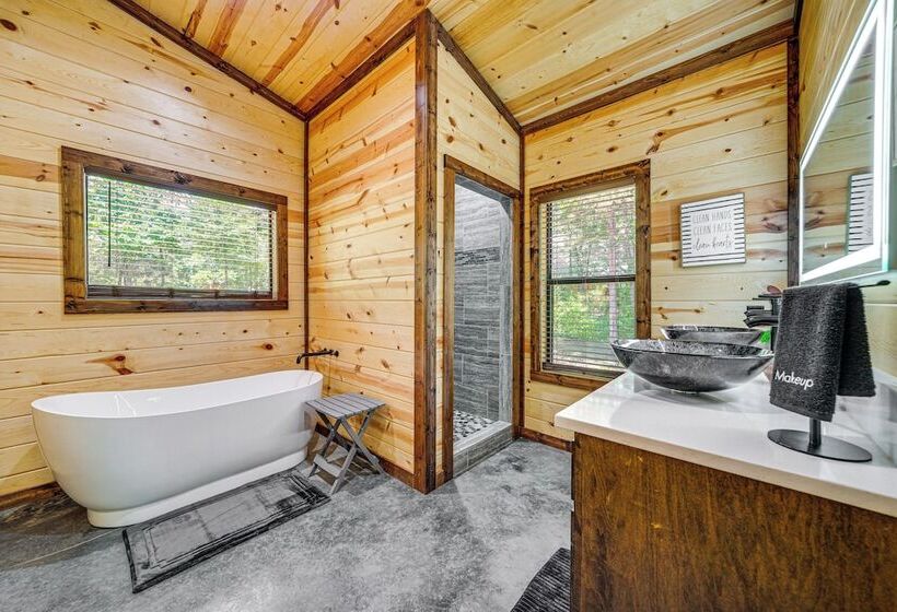 Pet Friendly Broken Bow Cabin W/ Private Hot Tub!