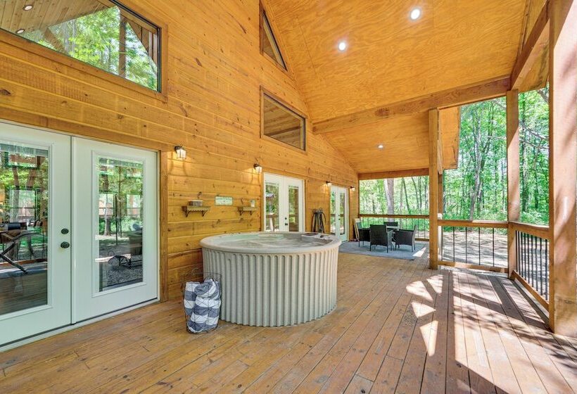 Pet Friendly Broken Bow Cabin W/ Private Hot Tub!