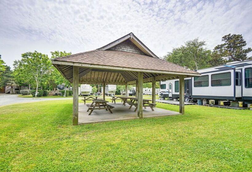 Pet Friendly Buxton Home W/ Balcony, 2 Mi To Beach