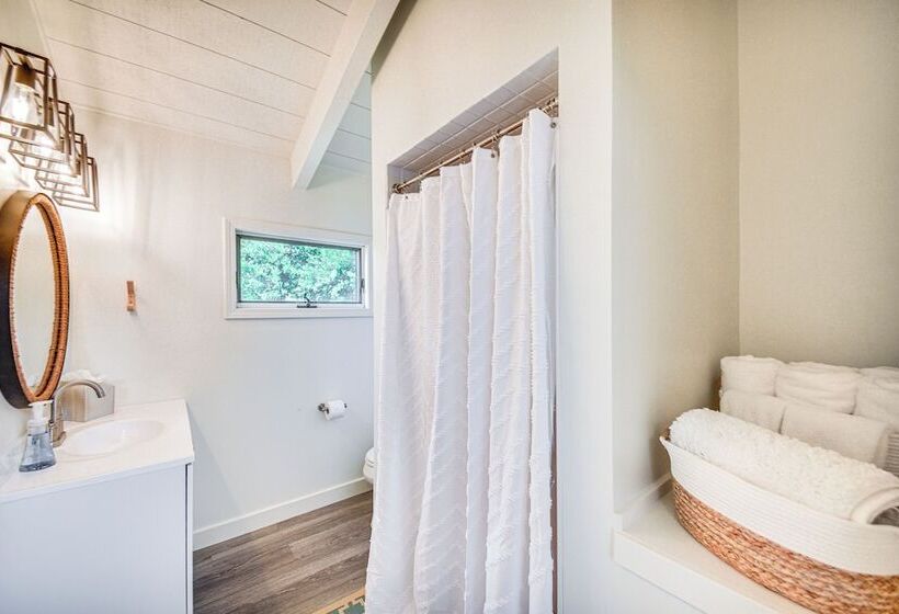 Pet Friendly Buxton Home W/ Balcony, 2 Mi To Beach