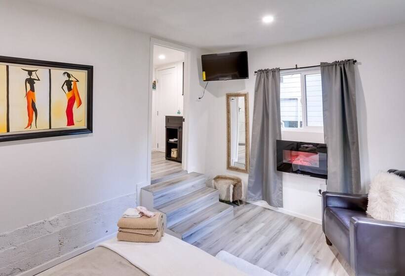 Pet Friendly California Abode W/ Fenced In Yard!