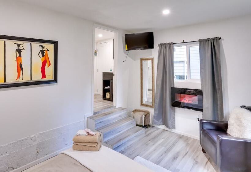 Pet Friendly California Abode W/ Fenced In Yard!