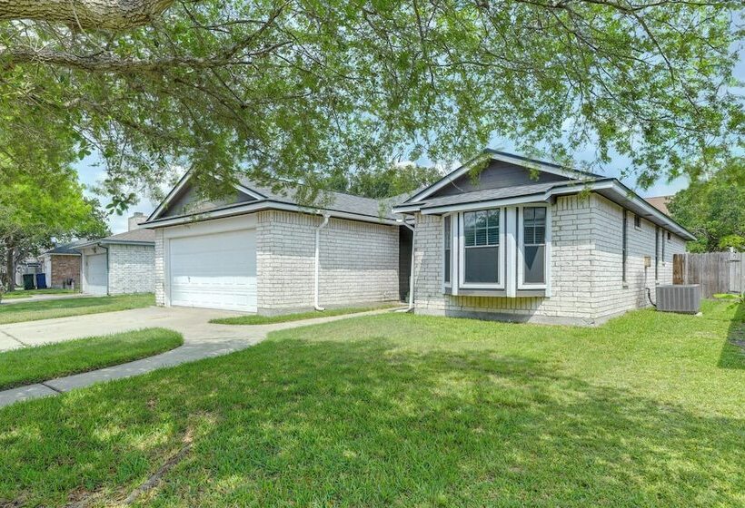 Pet Friendly Corpus Christi Home: 12 Mi To Beach!