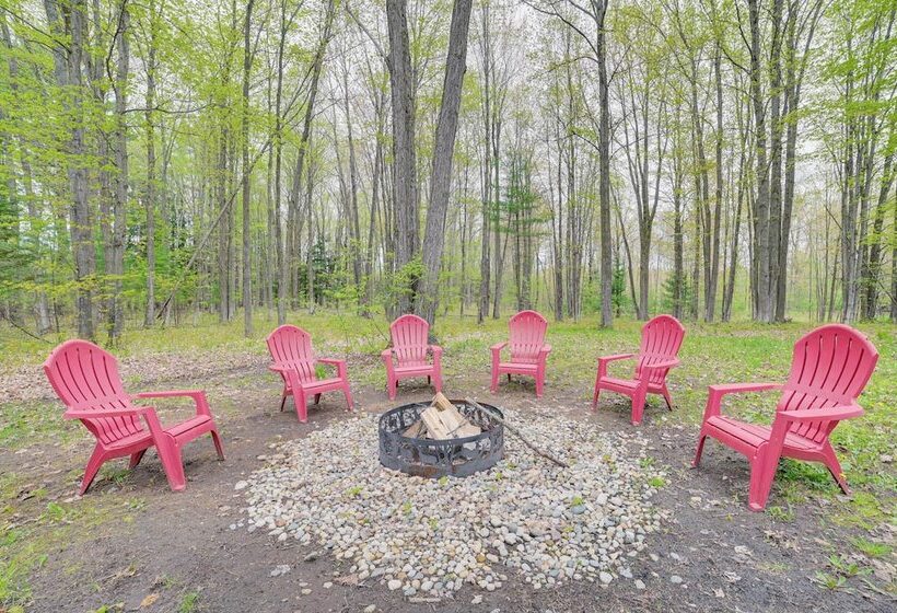 Pet Friendly Kalkaska Home ~ 19 Mi To Torch Lake!