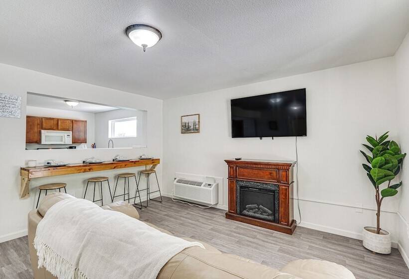 Fire Pit & Grill: Pet Friendly Lake Ozark Cabin!