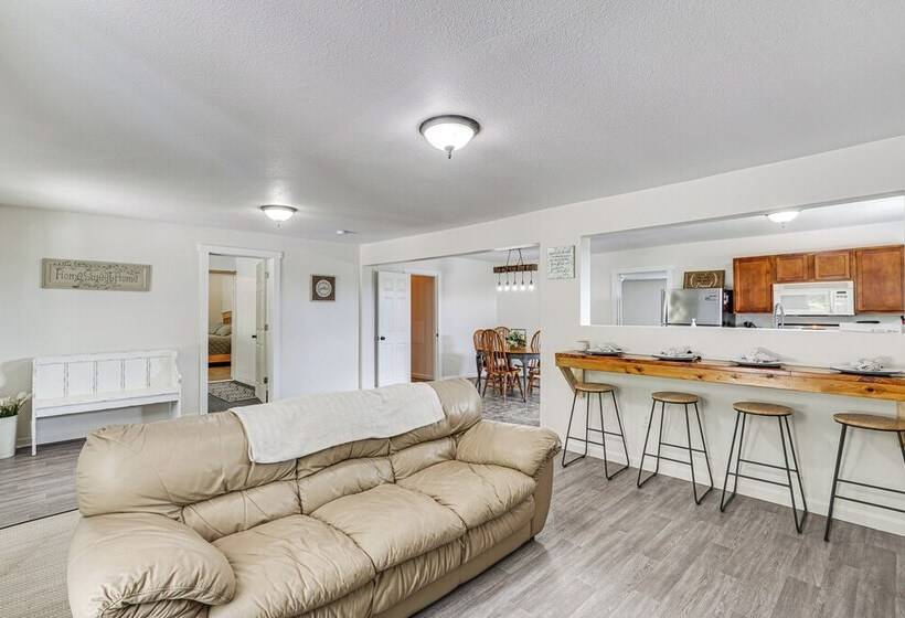 Fire Pit & Grill: Pet Friendly Lake Ozark Cabin!