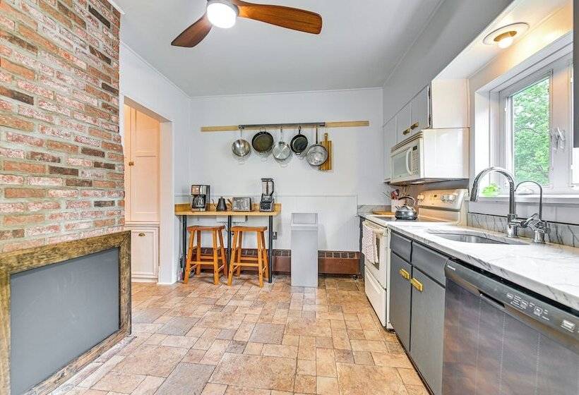 Family Home W/ Yard & Fire Pit In Middleburgh!