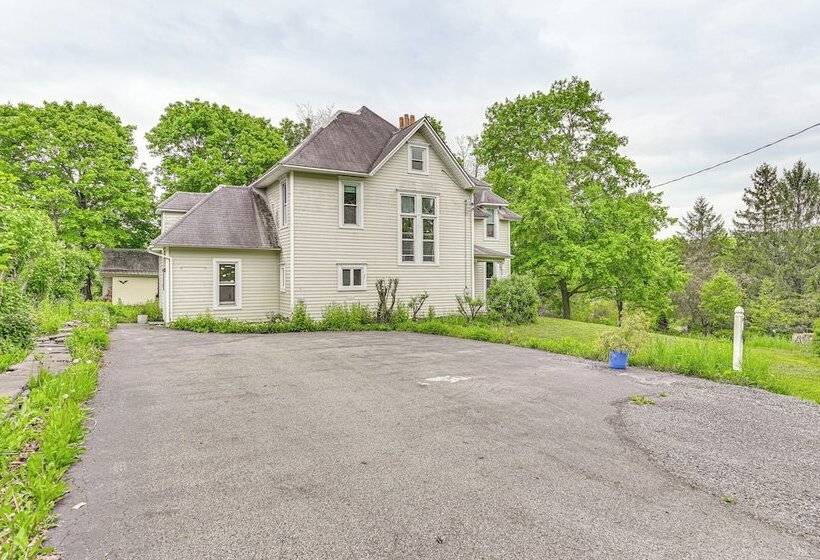 Family Home W/ Yard & Fire Pit In Middleburgh!