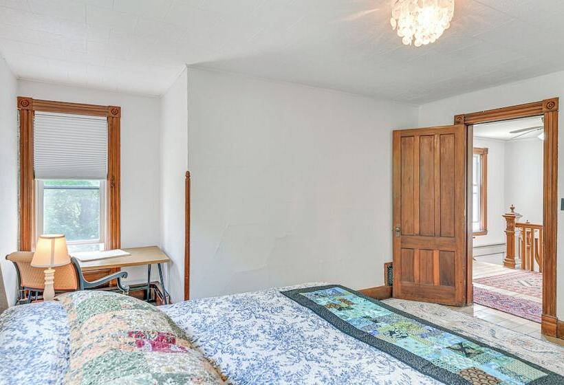 Family Home W/ Yard & Fire Pit In Middleburgh!