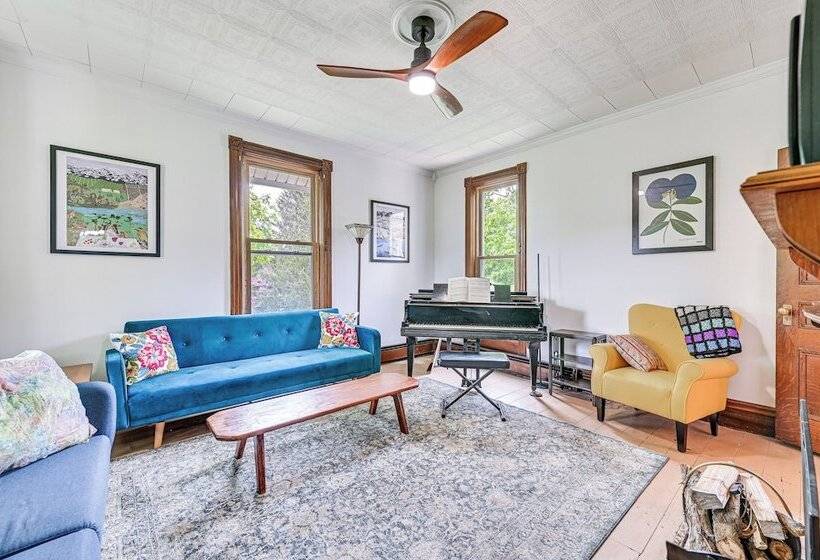 Family Home W/ Yard & Fire Pit In Middleburgh!