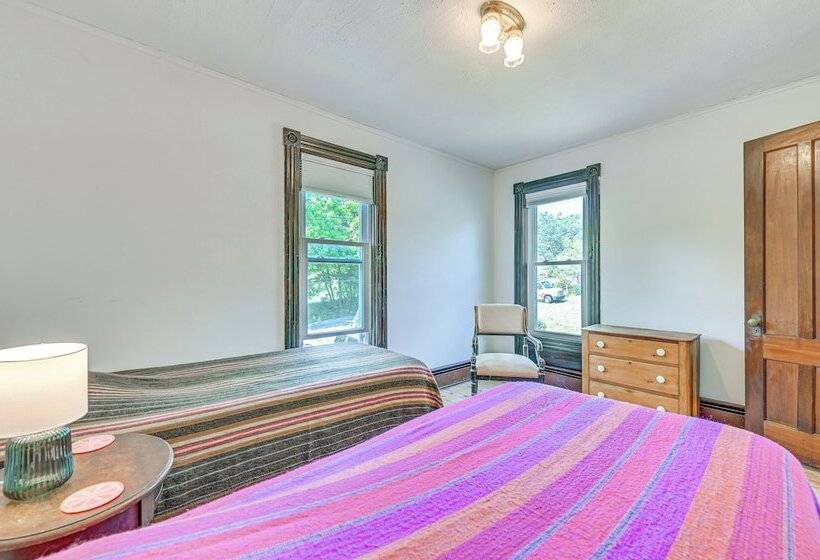 Family Home W/ Yard & Fire Pit In Middleburgh!