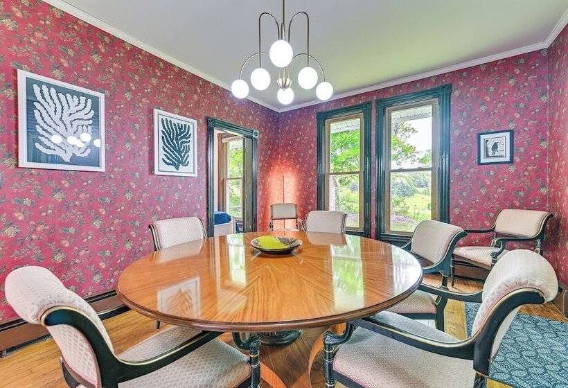 Family Home W/ Yard & Fire Pit In Middleburgh!