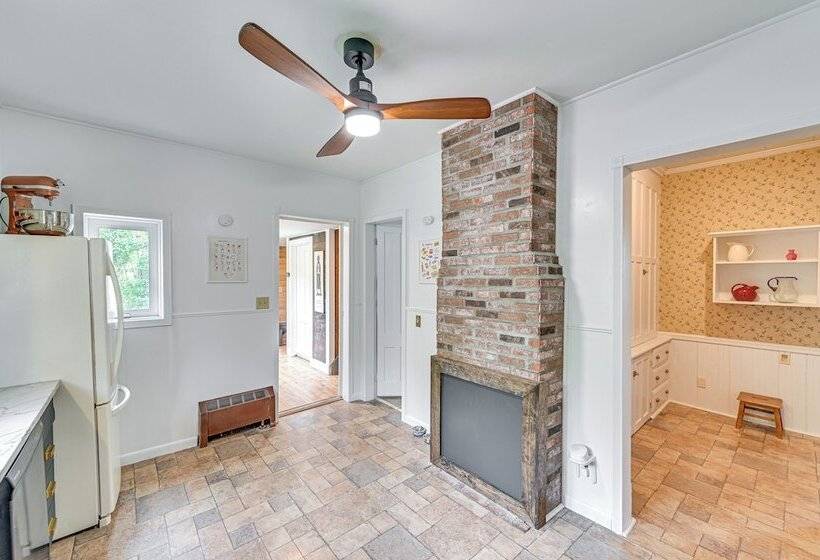 Family Home W/ Yard & Fire Pit In Middleburgh!