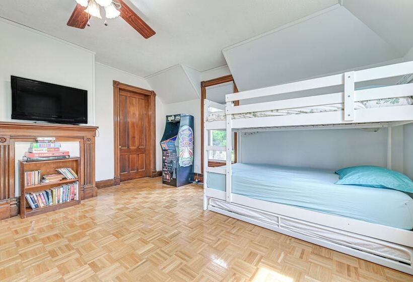 Family Home W/ Yard & Fire Pit In Middleburgh!