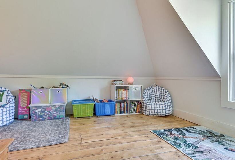 Family Home W/ Yard & Fire Pit In Middleburgh!