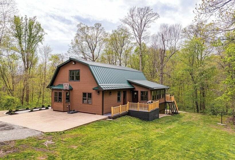 Family Friendly Milton Home On 14 Acres W/ Hot Tub