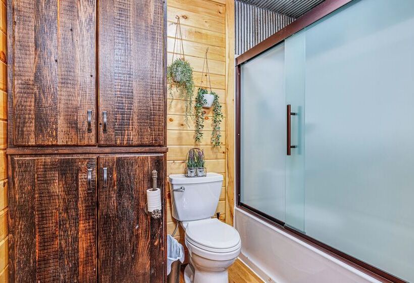 Family Friendly Milton Home On 14 Acres W/ Hot Tub