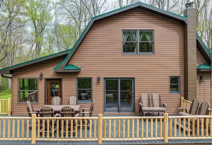 Family Friendly Milton Home On 14 Acres W/ Hot Tub