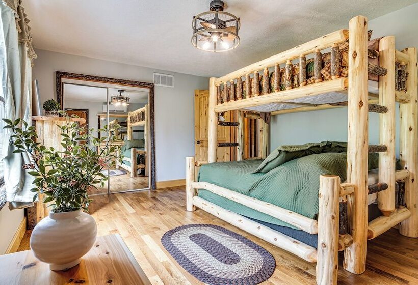 Family Friendly Milton Home On 14 Acres W/ Hot Tub